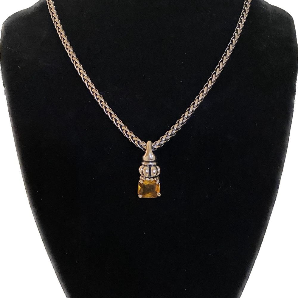 Gorgeous David Yurman style necklace with stunning yellow stone!! 💛